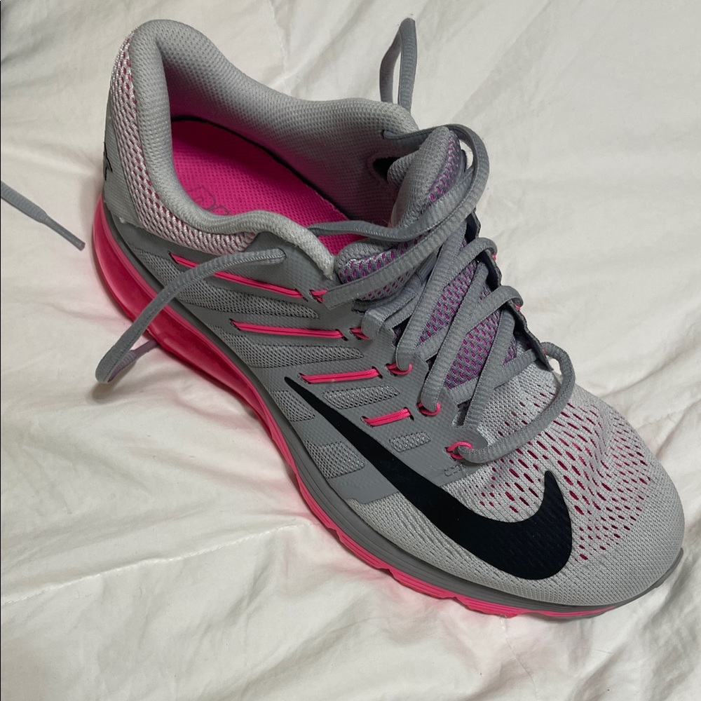 Nike Women's Athletic Shoes in Gray and Pink